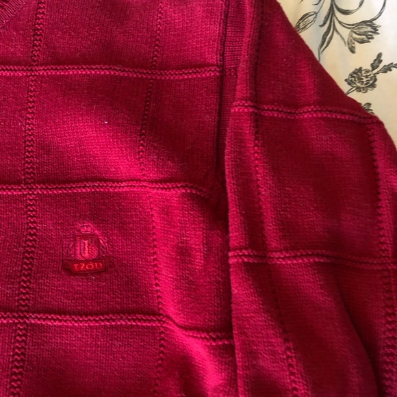 Izod Men’s Red Grid Cotton Sweater - Picture 2 of 5